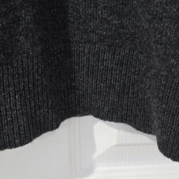 L.L. Bean Men's 100% Lambs Wool V-Neck Pullover Sweater Vest Dark Gray Sz XL-Reg - Picture 4 of 7